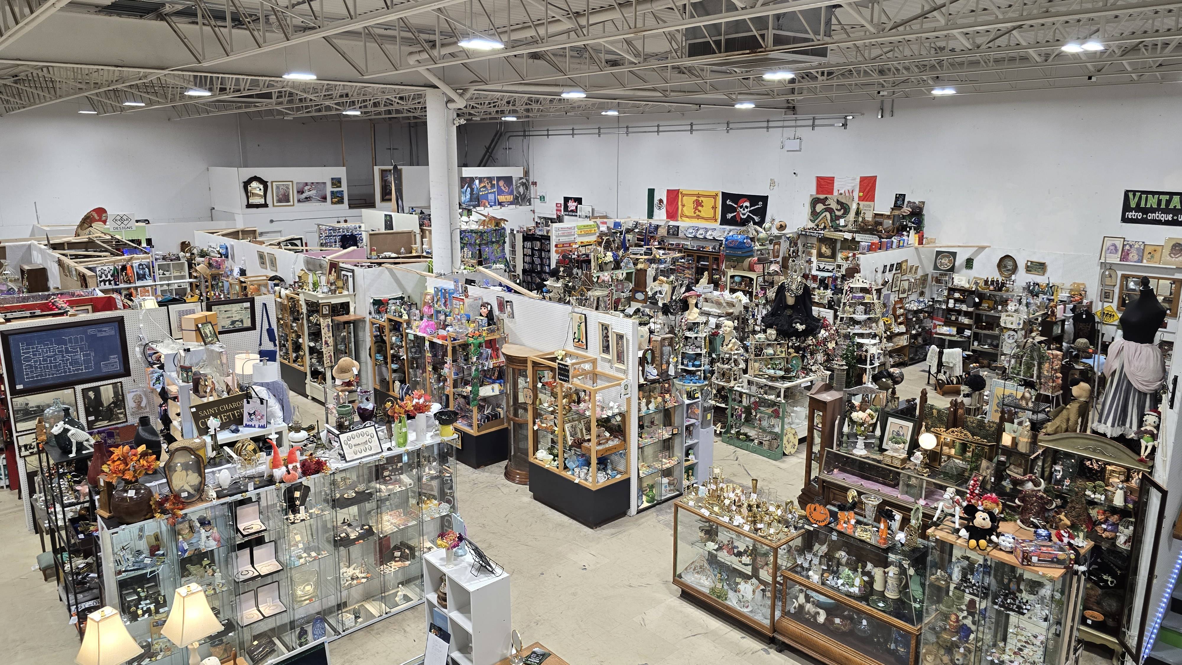 Top View 20241030_174559 Vintage Vendors Store oshawa_top view